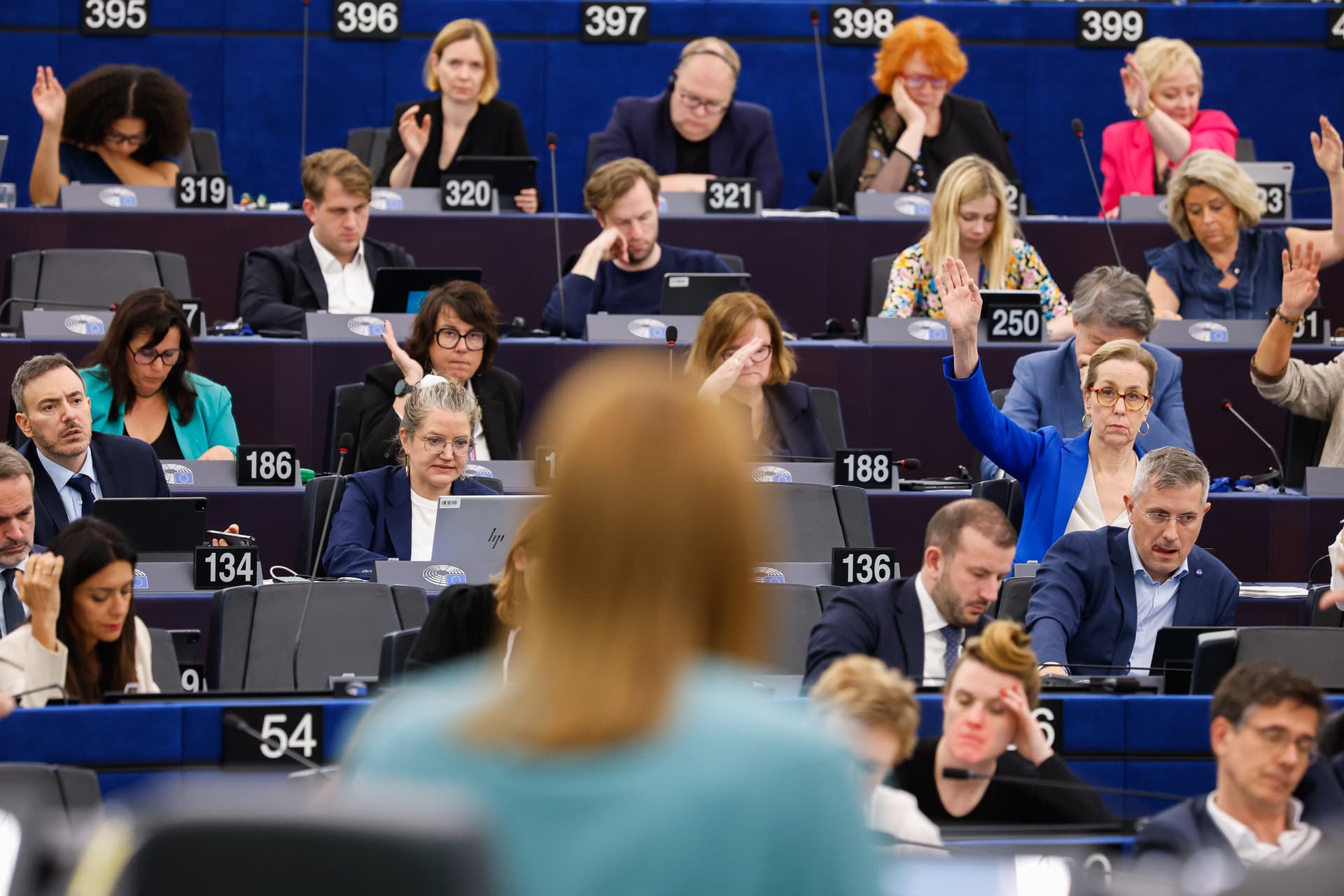 Parlamentul European cere aplicarea mai fermă a dreptului UE și folosirea consecventă a infringementurilor