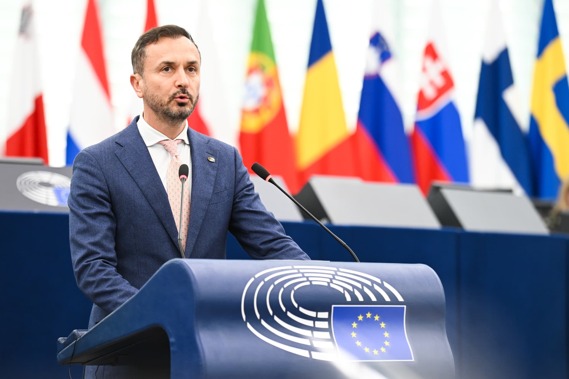 Pasagerii europeni merită respect, nu scuze. De ce ne opunem tăierii compensațiilor pentru zborurile întârziate