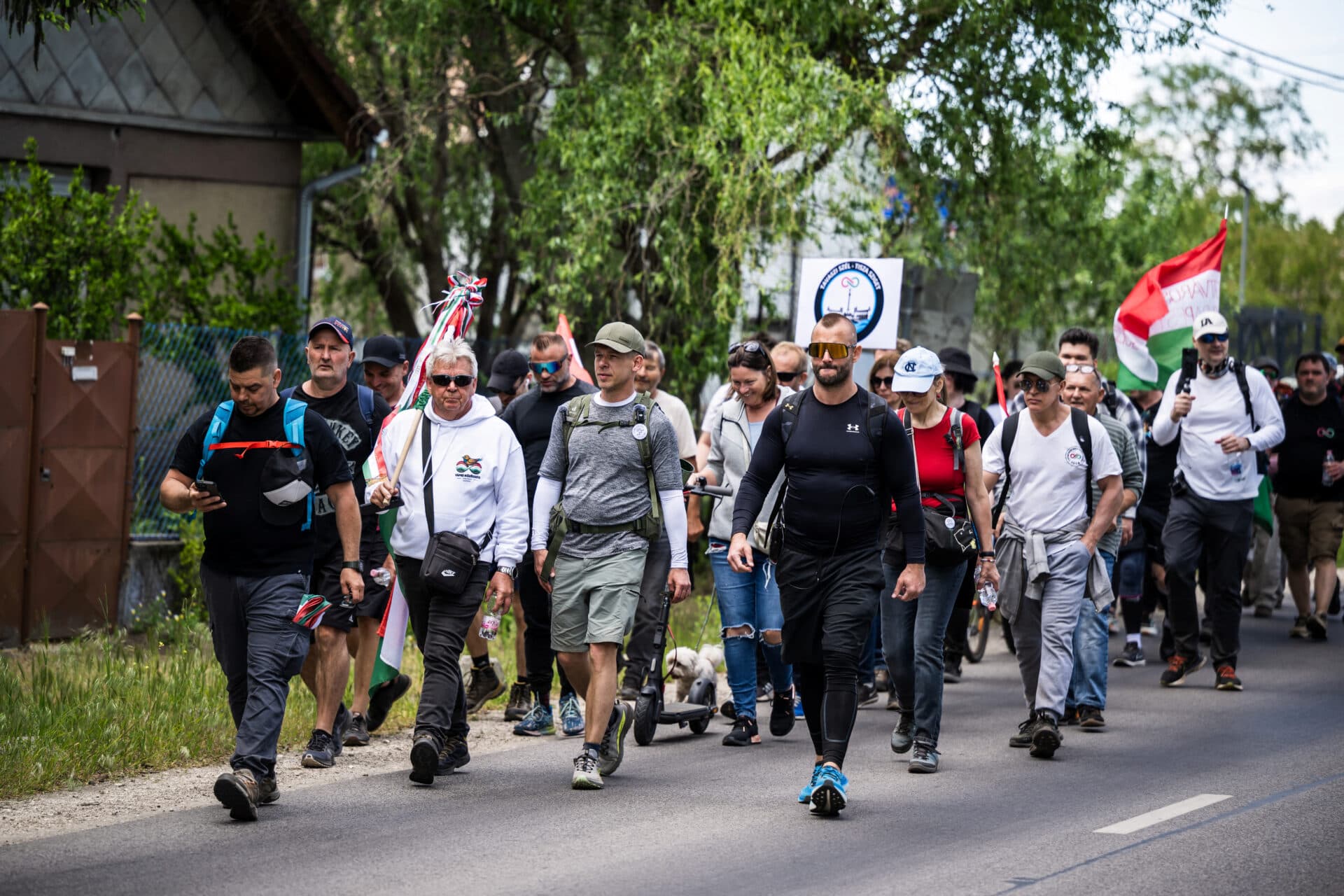 Pe jos spre voturi. Peter Magyar a traversat granița cu România