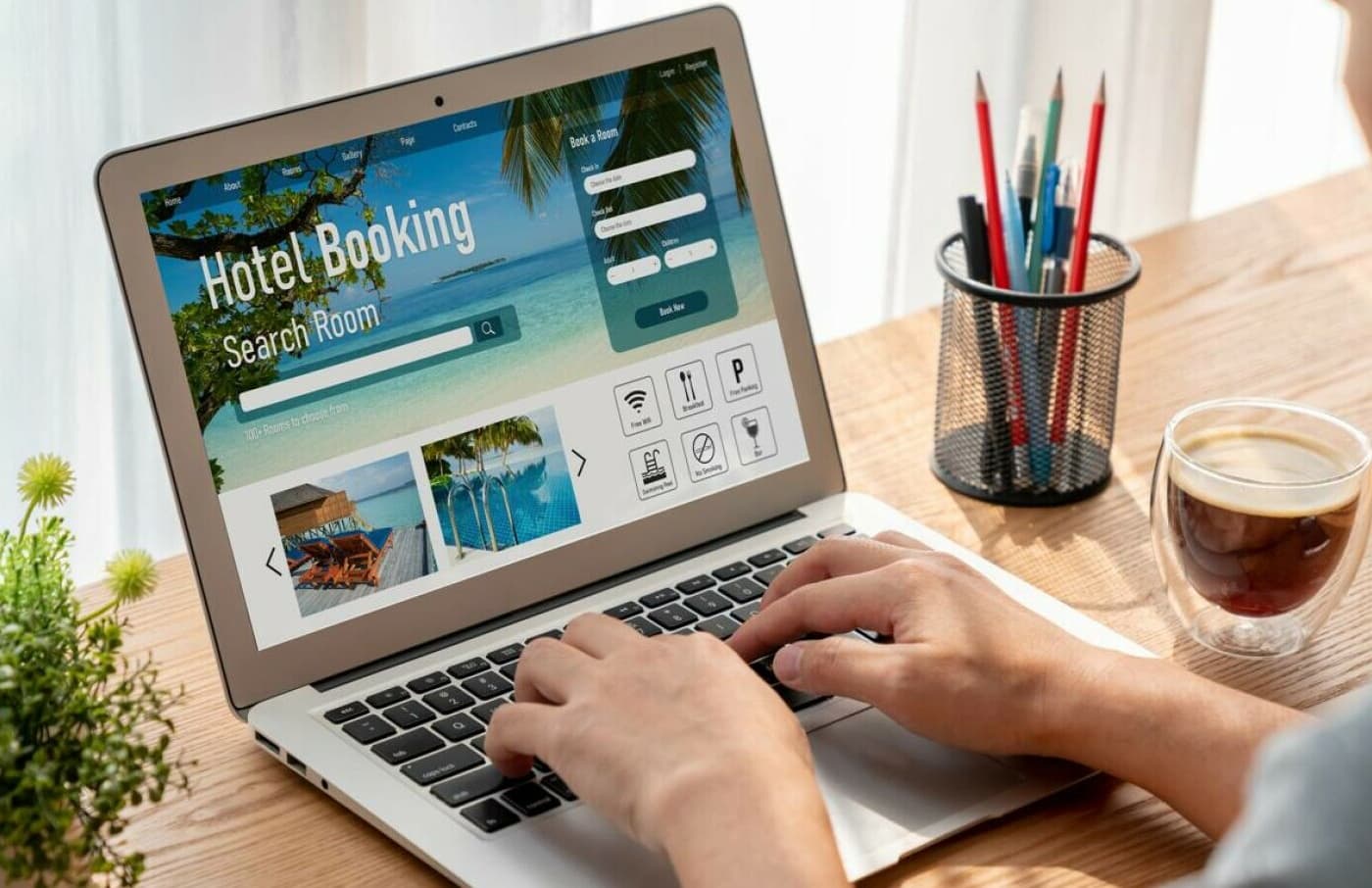Peste 10.000 de hoteluri din Europa dau în judecată Booking.com