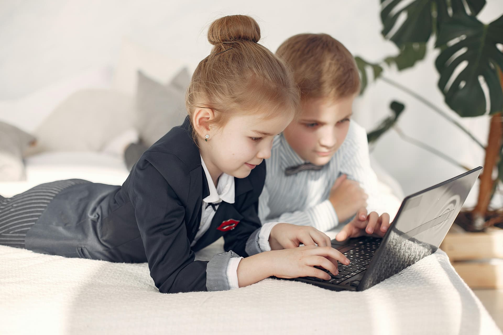 Acestea sunt site-urile pentru adulți care încalcă regulile privind protecția minorilor