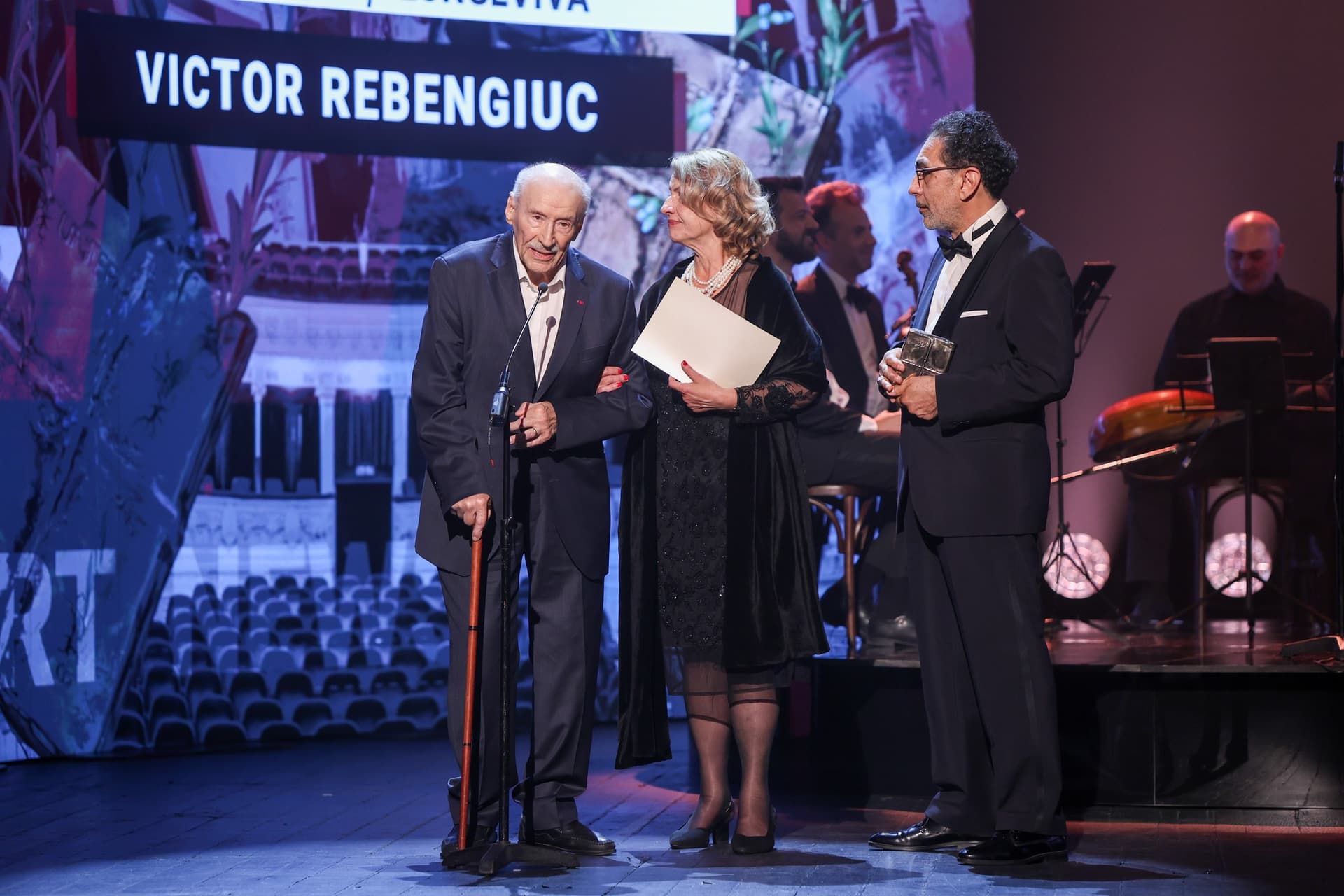 Premiile UNITER 2026- „Lungul drum al zilei către noapte”, marele câștigător al galei teatrului românesc. Omagiu emoționant pentru Victor Rebengiuc