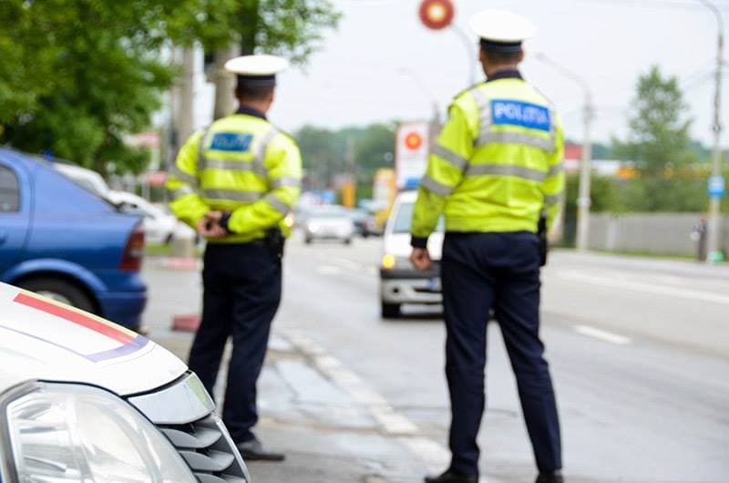Protestatara Codruţa Cerva, scoasă cu forţa din maşină şi dusă la INML. A încercat să fugă de un control al Poliţiei