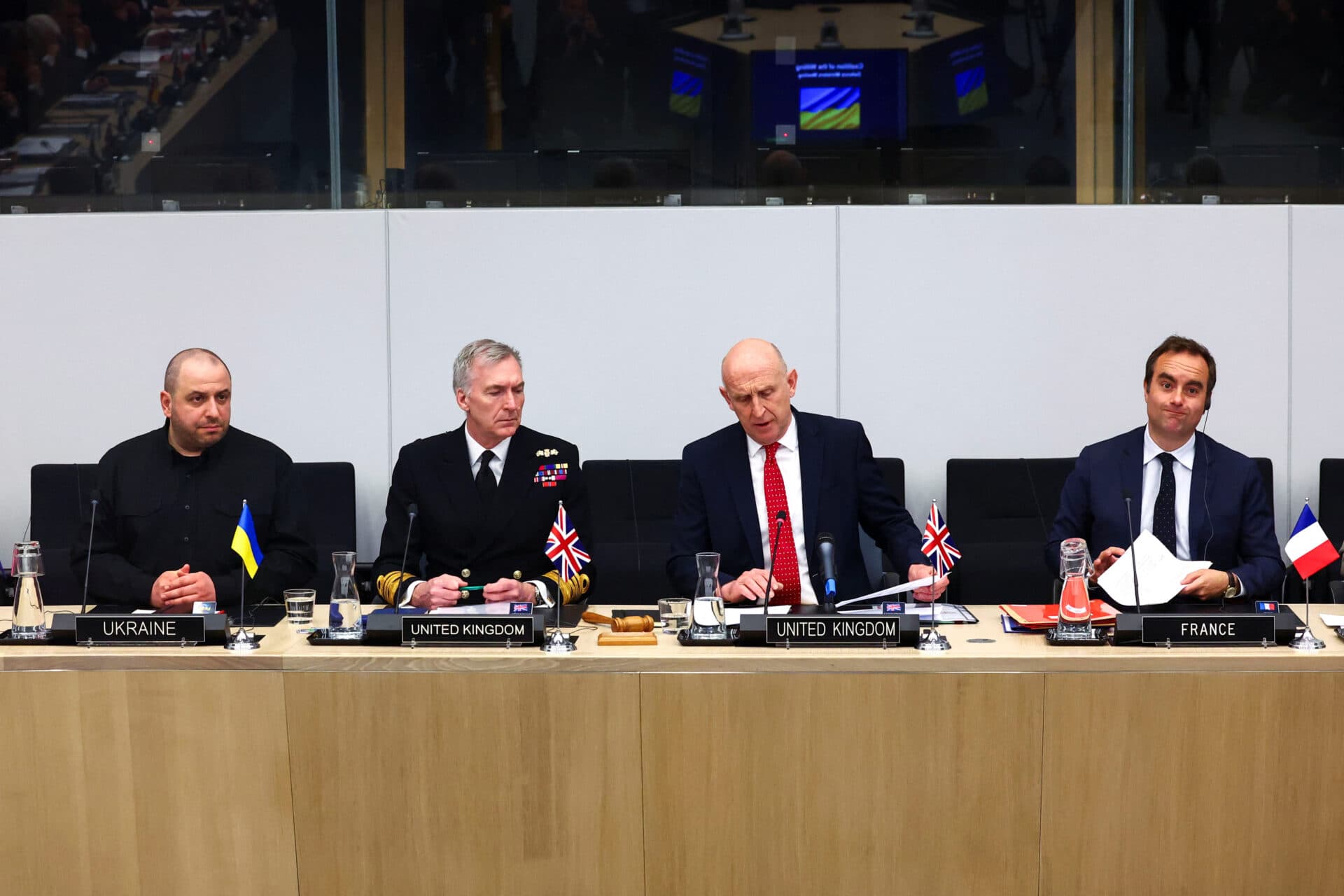 Reuniune crucială la NATO. Europa explorează posibilitățile unei misiuni de pace pentru Ucraina