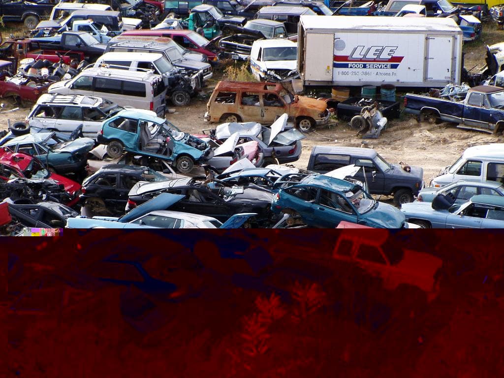România, cimitir auto: trei mașini vechi la una nouă. Expert: „Poluează excesiv, iar cele mai multe sunt nefiscalizate”