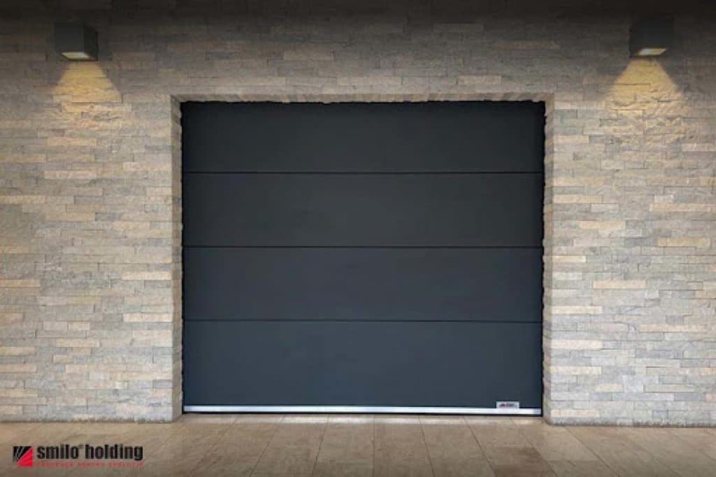 Sigure și eficiente, comandă personalizată - modele de uși de garaj doorTECK® de la Smilo Holding