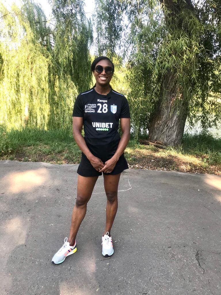 Siraba Dembele, așa cum n-ați mai văzut-o: la plimbare cu soțul și gemenii!