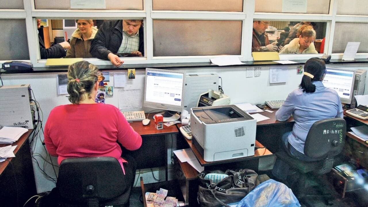 Sondajul momentului. Bugetarii, revoltați de salariile actuale