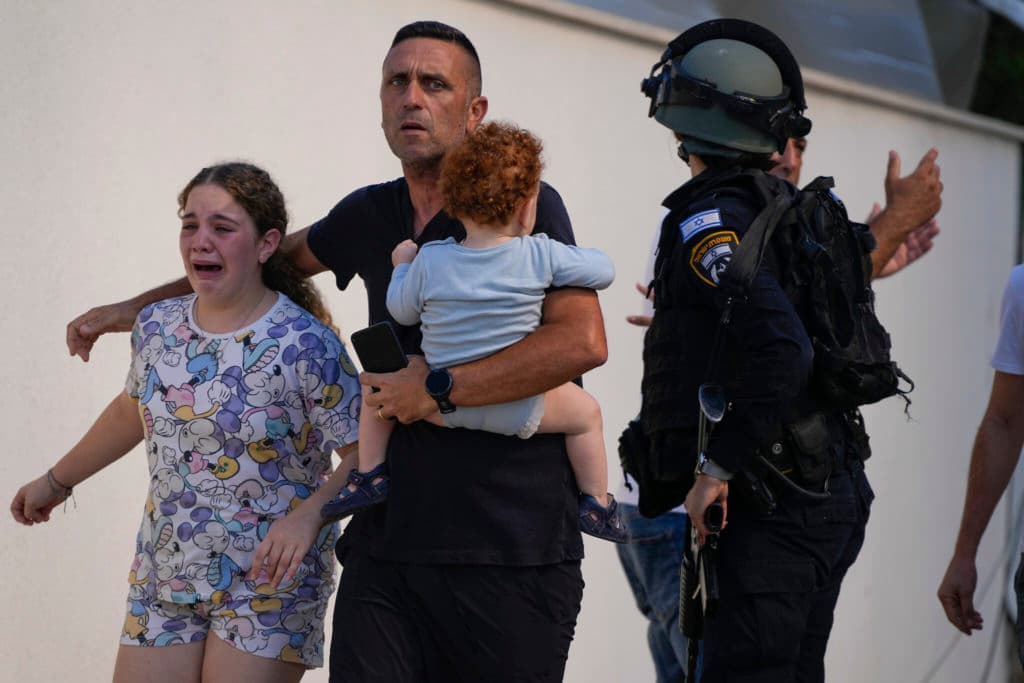 Stare de război în Israel. Cel puțin 22 de persoane, ucise și sute rănite