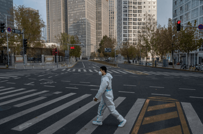 Străzi pustii, magazine goale - noua realitate din Beijingul lovit puternic de un focar de Covid FOTO