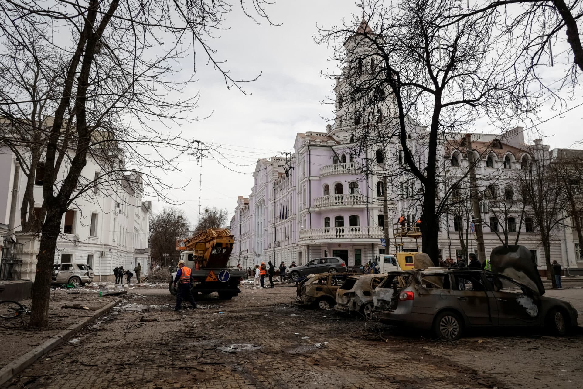 Sumî. Rusia zice că a lovit soldați, Ucraina își îngroapă civilii