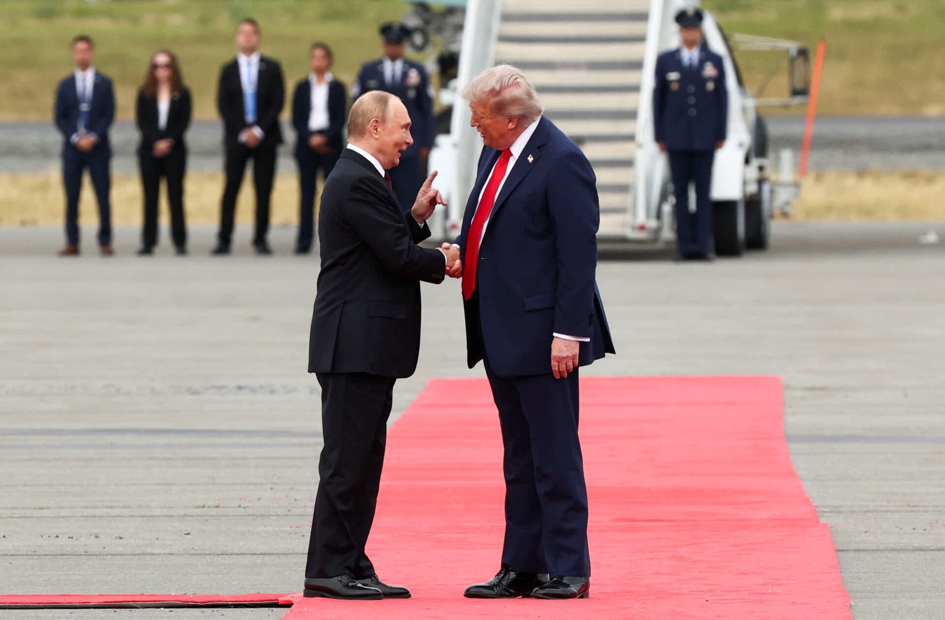 Trump cedează în fața lui Putin. Surse: americanilor nu le pasă de poziţia europeană