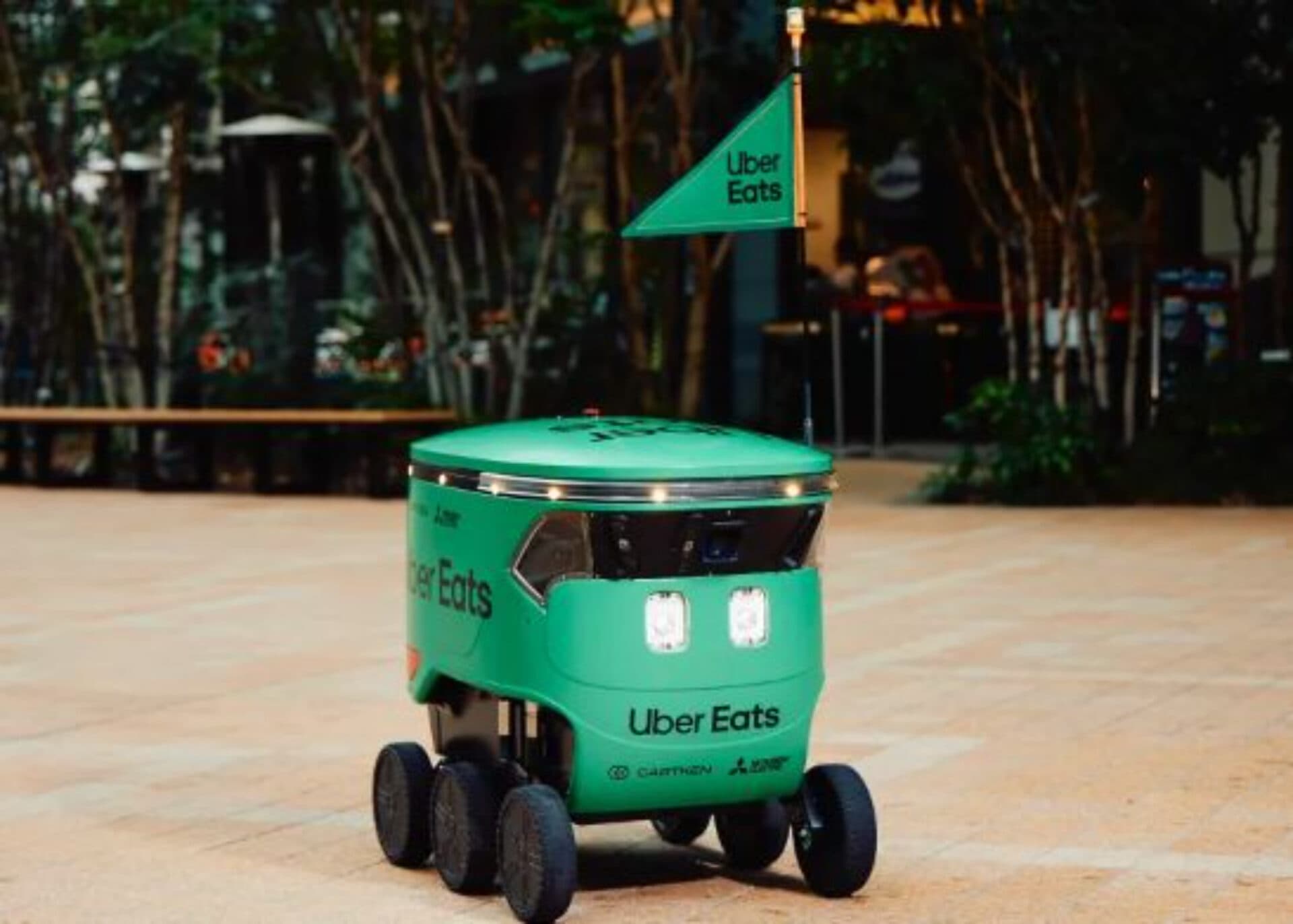 Uber testează primii roboți de livrare pe străzi în Europa. Planul pentru România