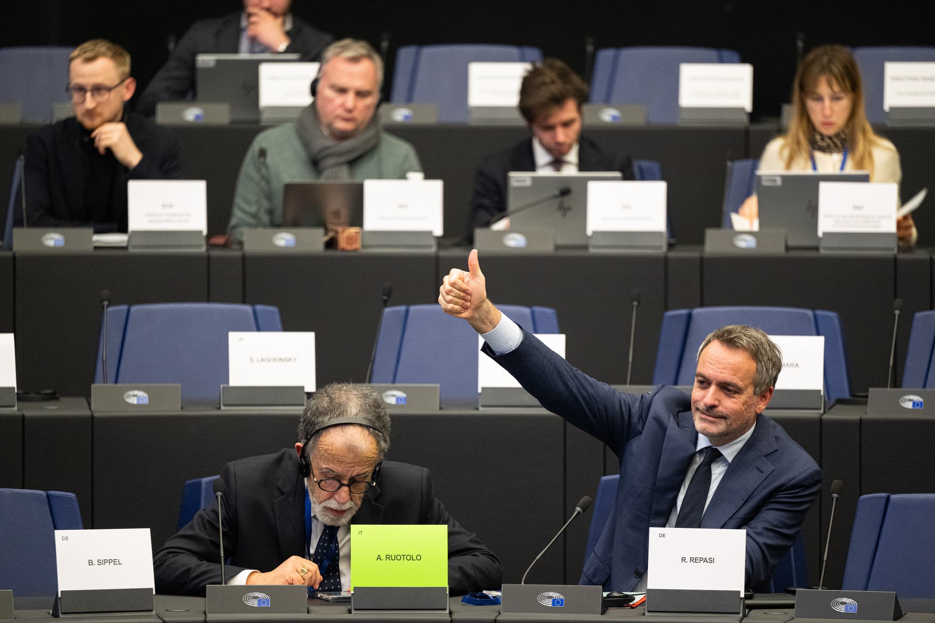 UE adoptă primul cadru juridic penal armonizat împotriva corupției după ce 69% dintre europeni consideră fenomenul răspândit