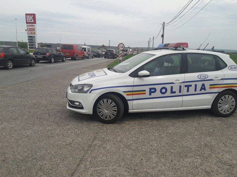 Un bărbat de 38 de ani a fost lovit cu pumnii şi picioarele de doi minori, la Hunedoara