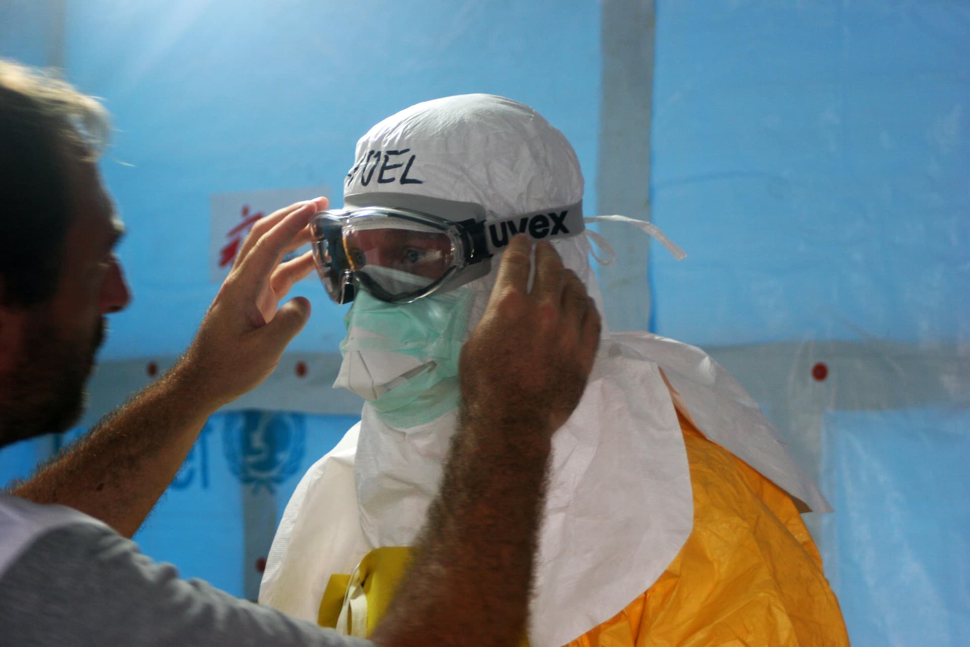 Uniunea Europeană nu recomandă controale la intrare pentru călătorii care revin din zona focarului Ebola