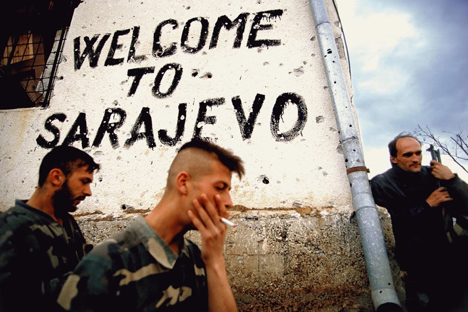 Vânătoare de oameni la Sarajevo. O femeie din România ar fi ucis zece persoane