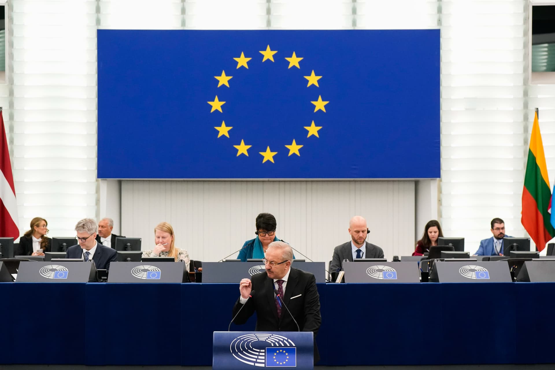 Vasile Dîncu susține că un pilon european al NATO ar întări Alianța, nu ar slăbi-o