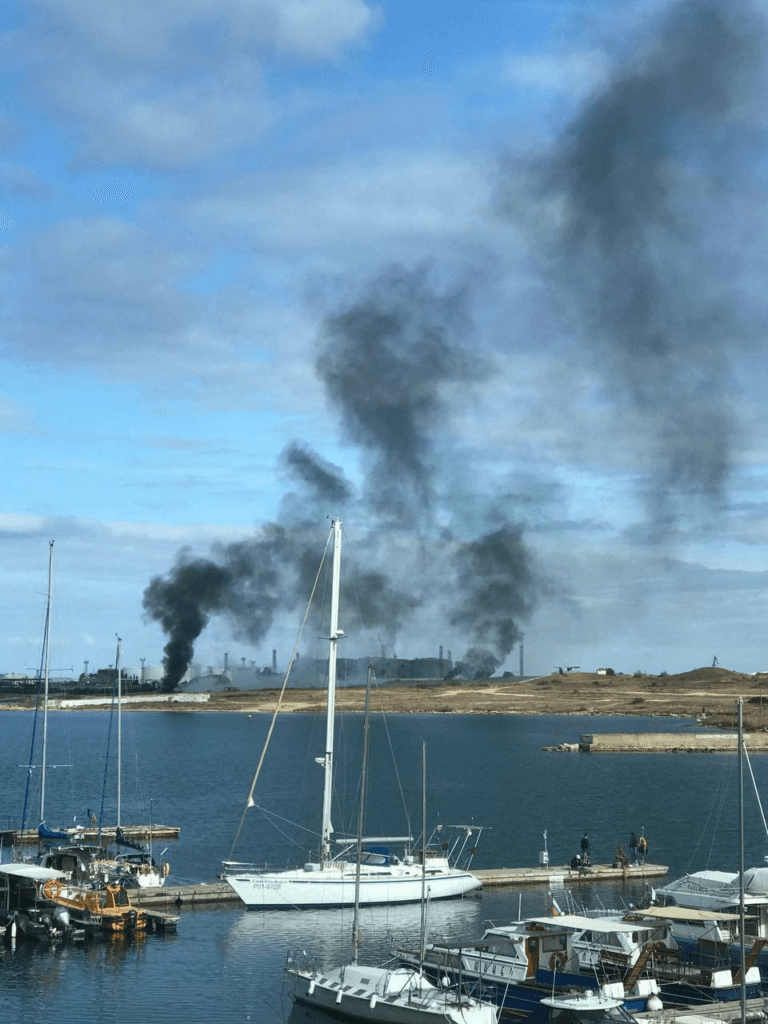 VIDEO Explozii în portul Sevastopol din Crimeea. Rusia confirmă că o navă a fost avariată într-un presupus „atac ucrainean cu drone”