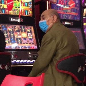 Viorel Lis a ieșit să-și sporească pensia la ”păcănele”! A descins în cazino înainte de intrarea în vigoare a carantinei de noapte