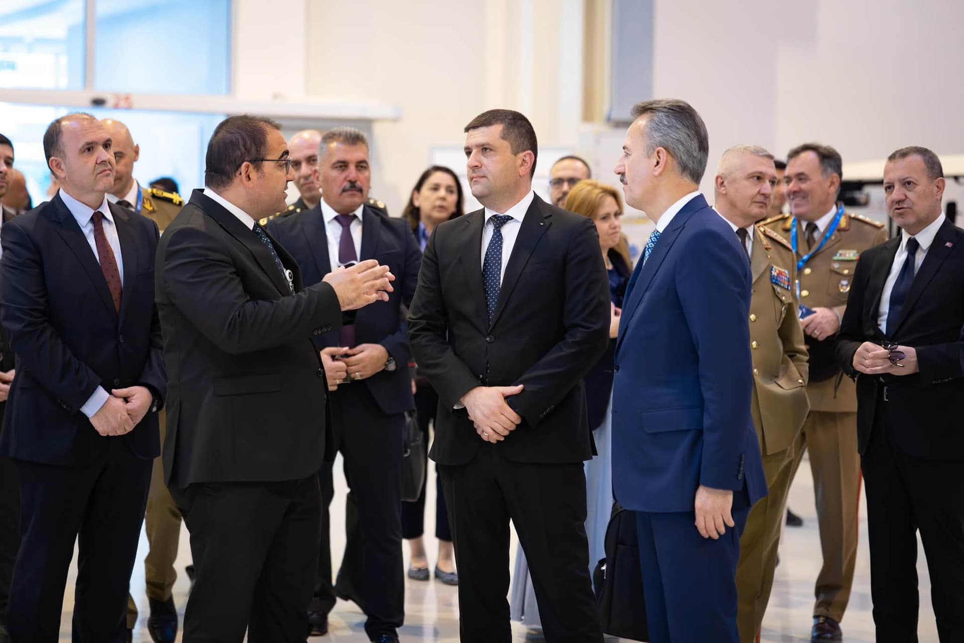 Miruță: România poate relansa rapid industria de apărare, după modelul Turciei