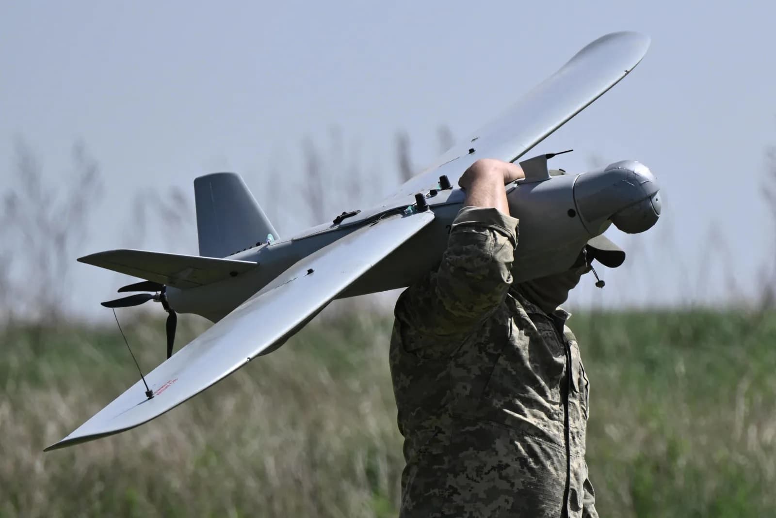 România intră în producția de drone militare. La Cluj se vor fabrica până la 15.000 de unități pe lună în colaborare cu Ucraina