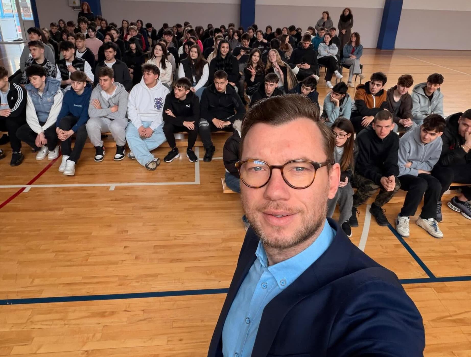 Cu bani de la cămătari a construit una dintre cele mai cunoscute platforme educaționale din România. Povestea fondatorului Adservio!