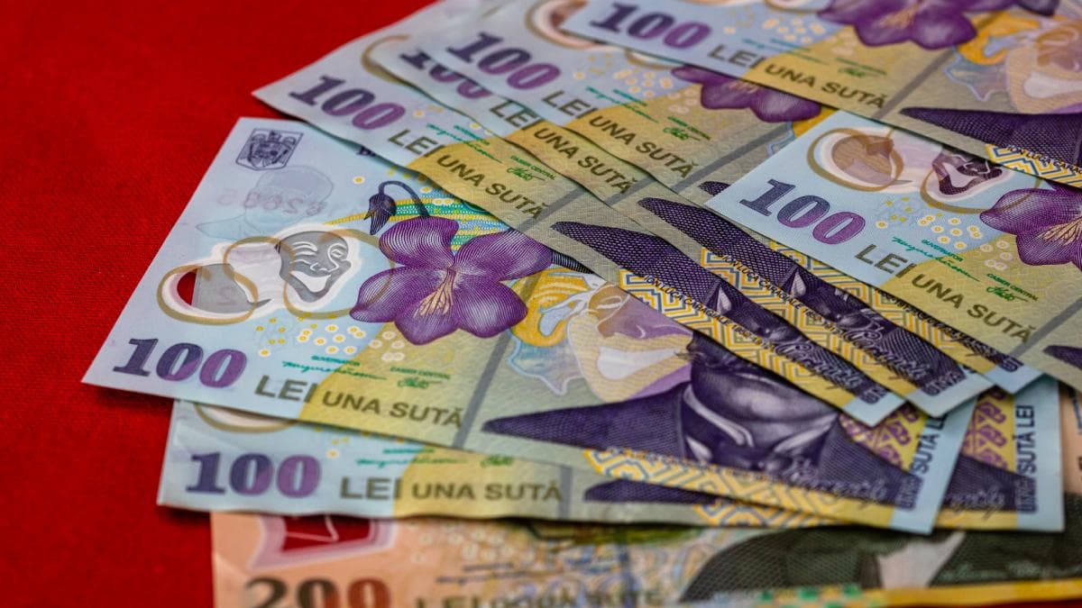 Cât pierzi din puterea de cumpărare dacă ții banii cash?
