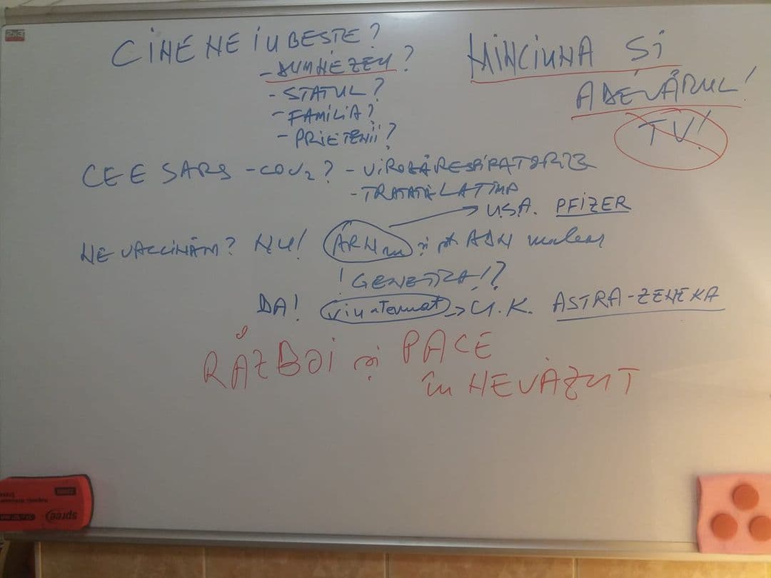 ATENȚIE! Acesta e MEDICUL care propagă IDEI NOCIVE în rândul elevilor de a XII-a