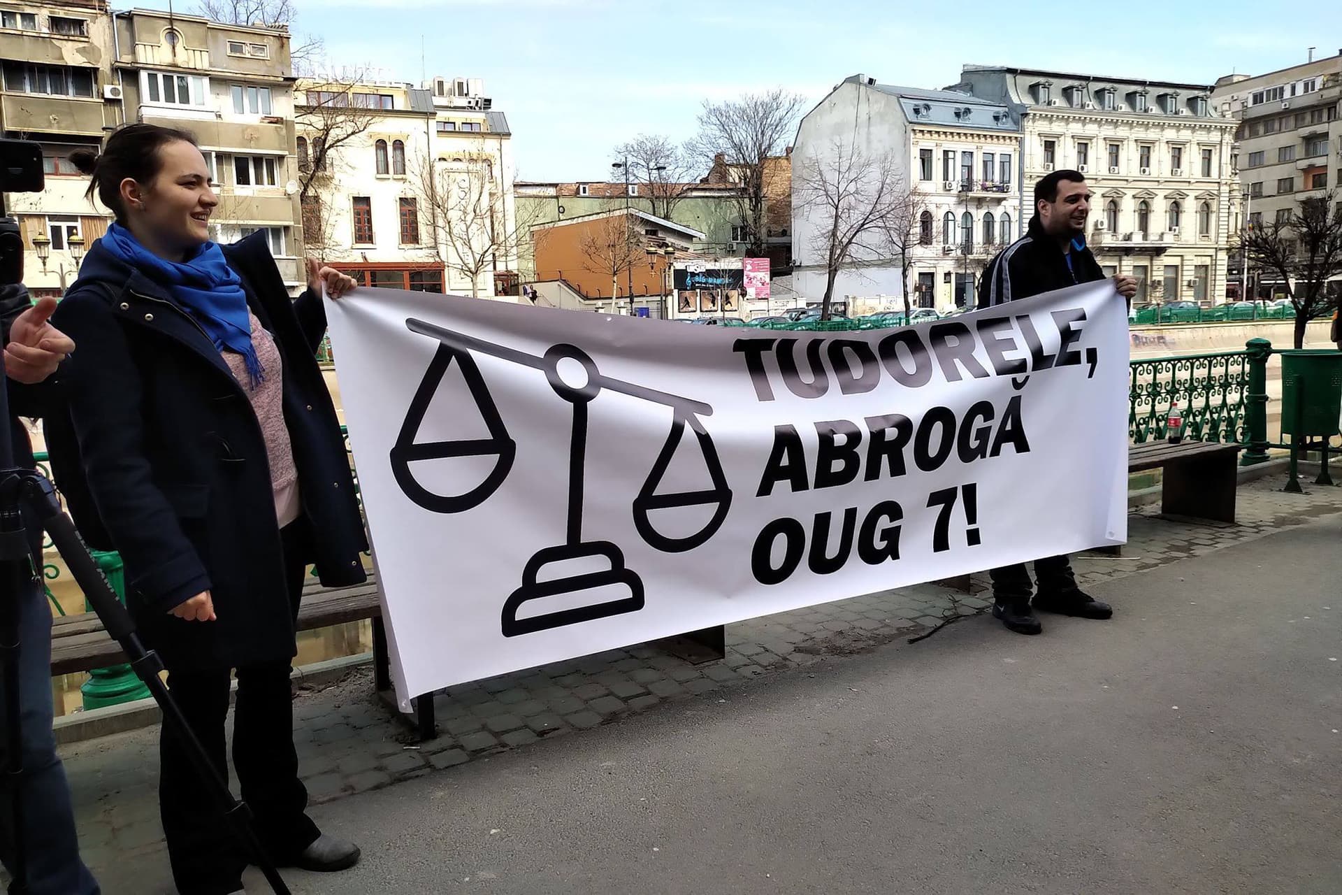ALERTĂ! Protest TĂCUT al magistraților pe scările Palatului de Justiție