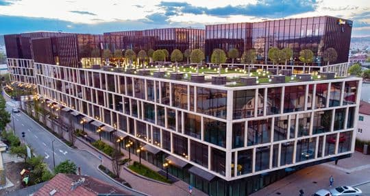 Cea mai mare clădire de birouri din ţară a fost inaugurată la Iaşi. În Palas Campus vor activa 5.000 de angajaţi, investiţia depăşind 120 milioane de euro
