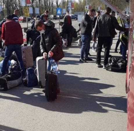 N-am învățat nimic din pățania de la CLUJ! S-a mai aglomerat un AEROPORT