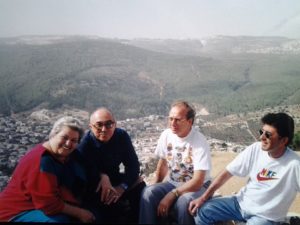 Draga Olteanu Matei și soțul său, în Israel, alături de Gabriel Dorobanțu (dreapta)