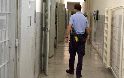 Ce salarii și sporuri au gardienii care lucrează la penitenciarele din România