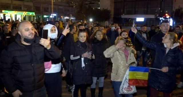 Scandări xenofobe la mitingul anti-restricții de la Pitești: ”Afară cu ungurii din țară”