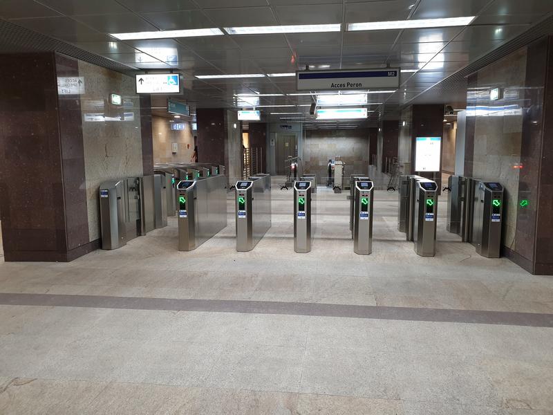 Criză la metrou: Greviștii strigă demisia! Călătorii le bat obrazul