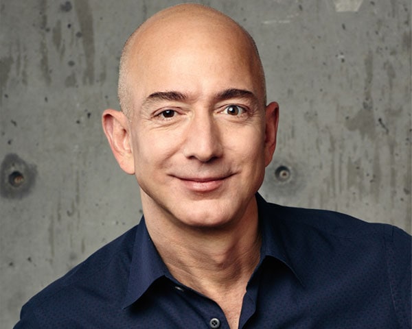 Sclavii miliardarului Bezos: Șoferii Amazon urinează în sticle, în timpul curselor