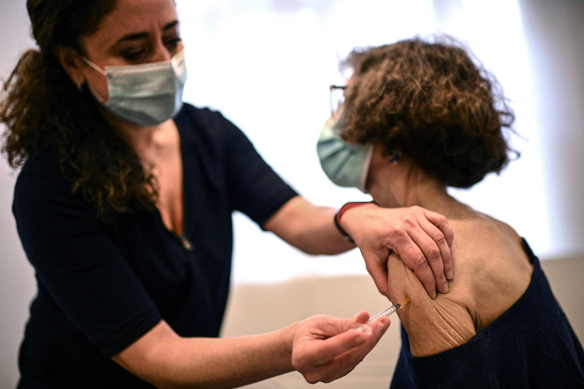Medic ieșean: ”Este dovedit că vaccinații se pot infecta și pot transmite boala”