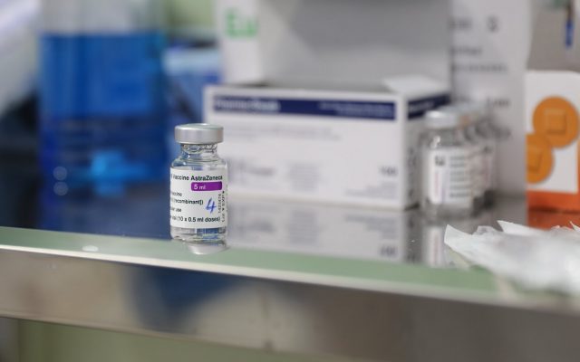 Un oficial EMA acuză AstraZeneca: Există „o legătură” între vaccin și cazurile de tromoboze