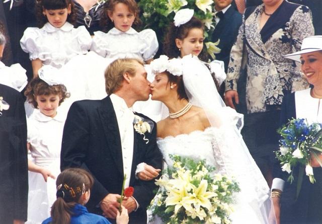 Nadia Comăneci și Bart Conner aniversează ”nunta de argint”. Mireasa a fost ”furată”, iar mirele a recuperat-o plătind cât pentru un apartament