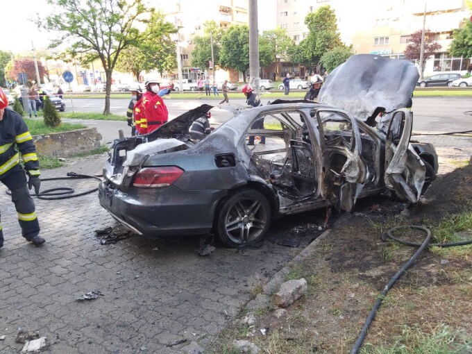 Asasinat cu bombă la Arad! Cine se afla la volanul mașinii care a explodat