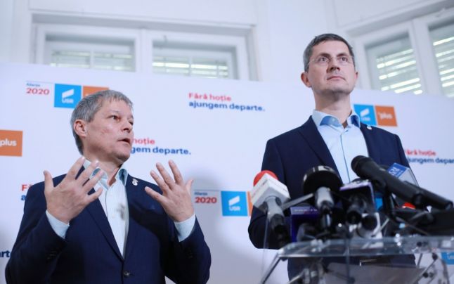 Dan Barna îi dă cu „flit” lui Dacian Cioloș. Ce i-a transmis liderul USR