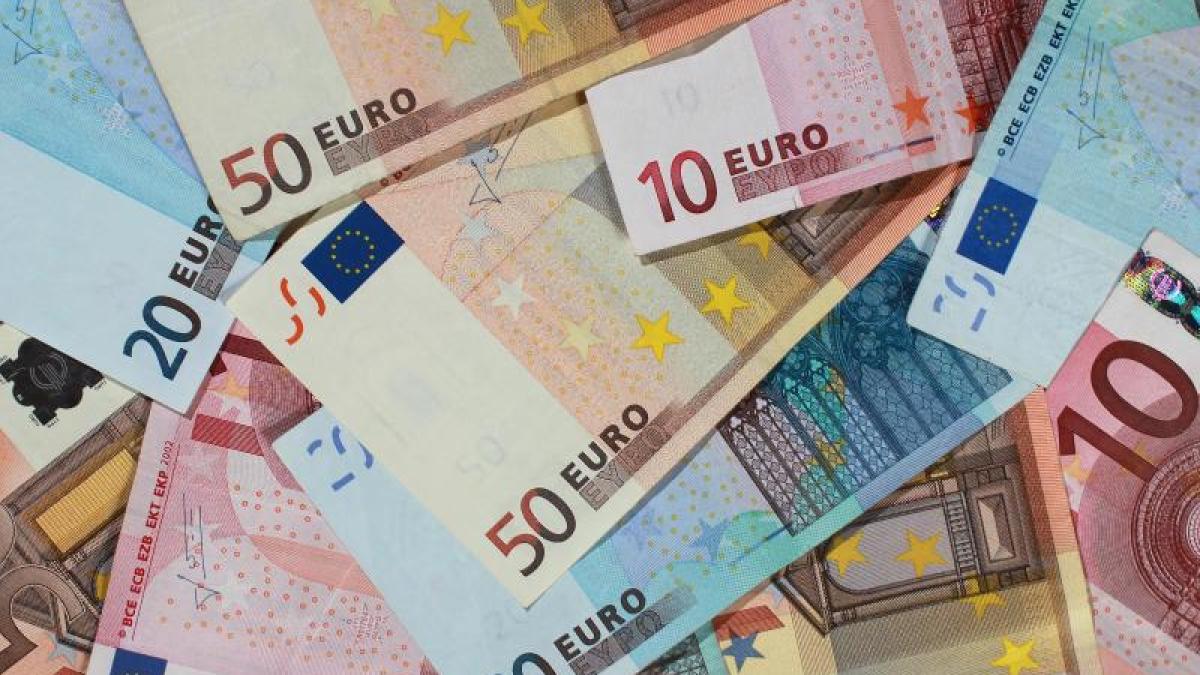 Guvernul a dat cu piciorul la investiții de 1 miliard de euro și la taxe de 300 milioane de euro