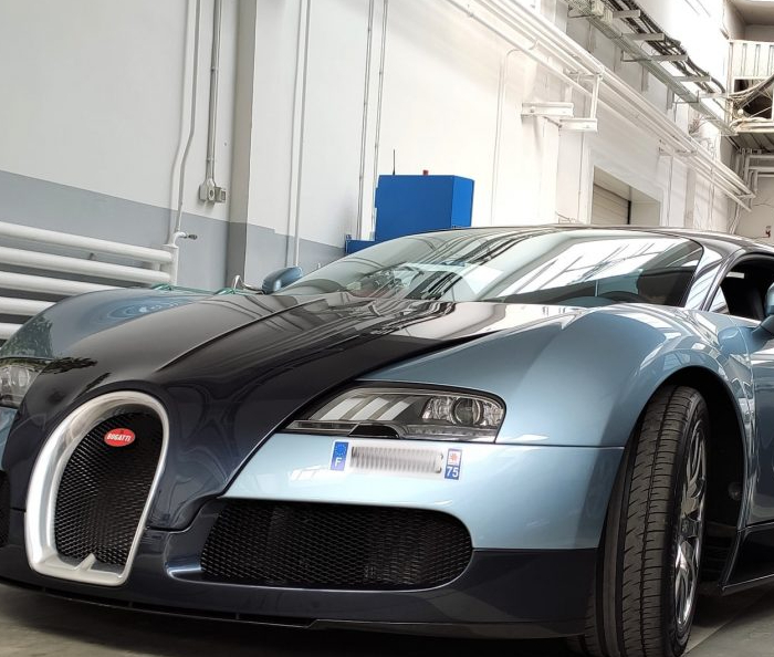 Acesta este cea mai scumpă mașină înmatriculată de un român! Un Bugatti Veyron va număra gropile din București