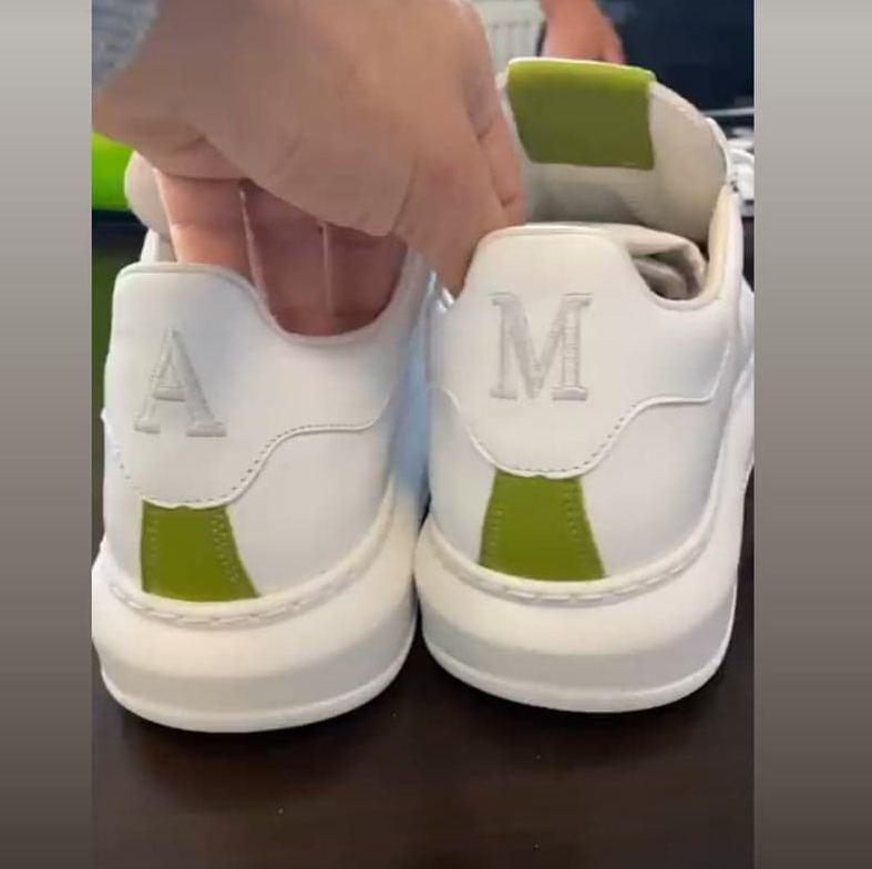 Businessman de succes! Adrian Mutu lansează propria linie de pantofi personalizați /Exclusiv