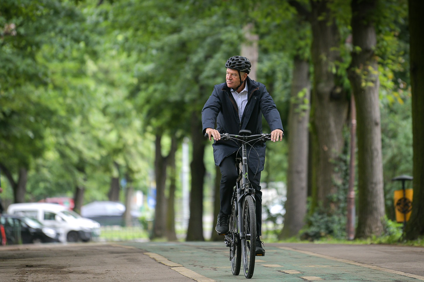 IOHANNIS, pe două roți în Herăstrău: ”De ce nu merge mai multă lume cu bicicleta?”