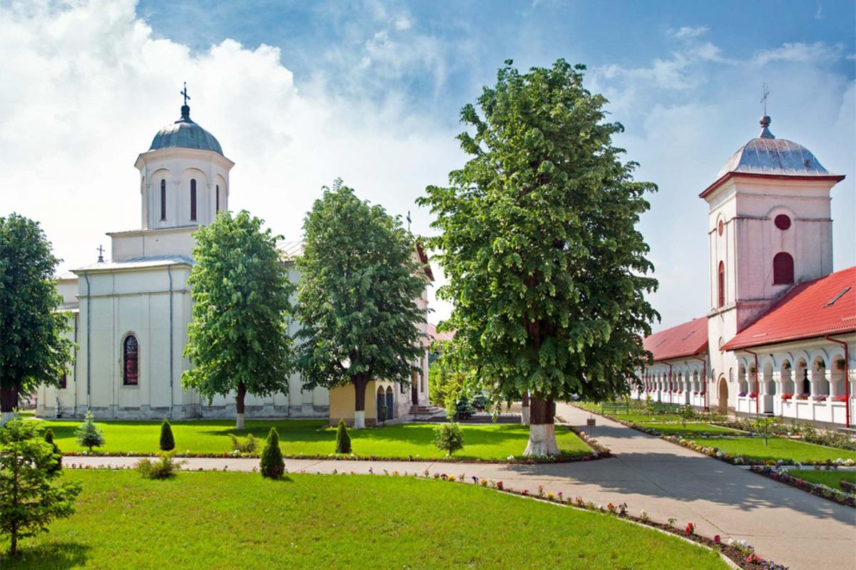 Motivele pentru care Mănăstirea Ghighiu este vizitată de sute de mii de români în fiecare an