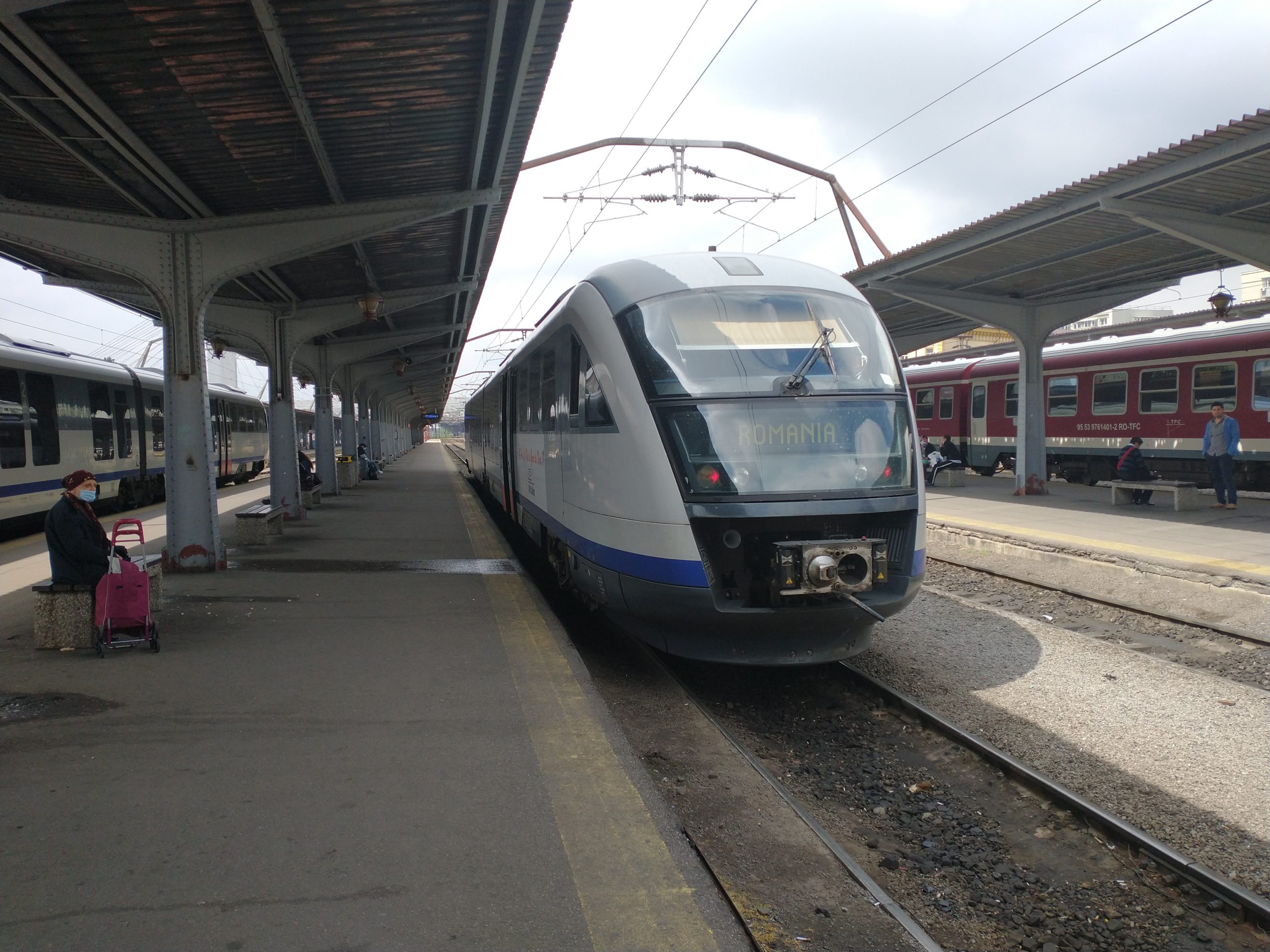 S-a dublat numărul de călători pe ruta spre Otopeni! Acum sunt 14 pe tren