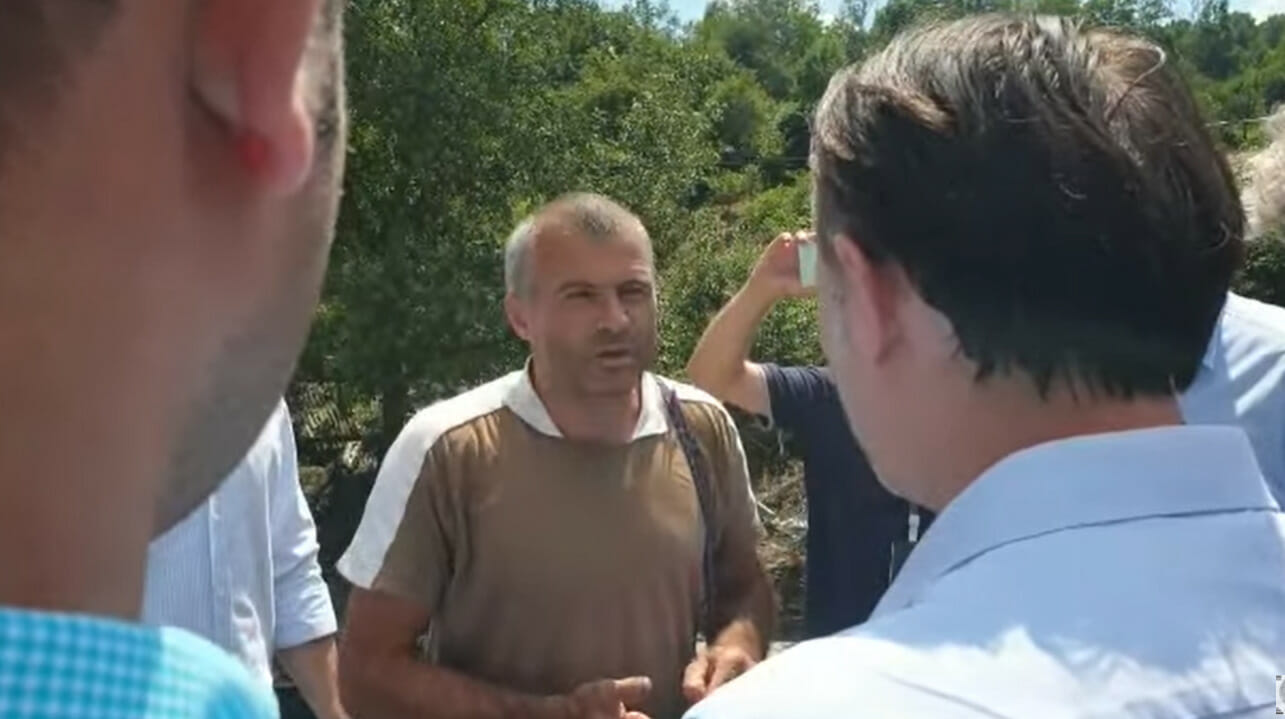 Cetățean, către Cîțu: „Gândiți-vă dacă pe barajul exploatării cu cianuri de la Roșia Montană vine o viitură de tipul ăsta”