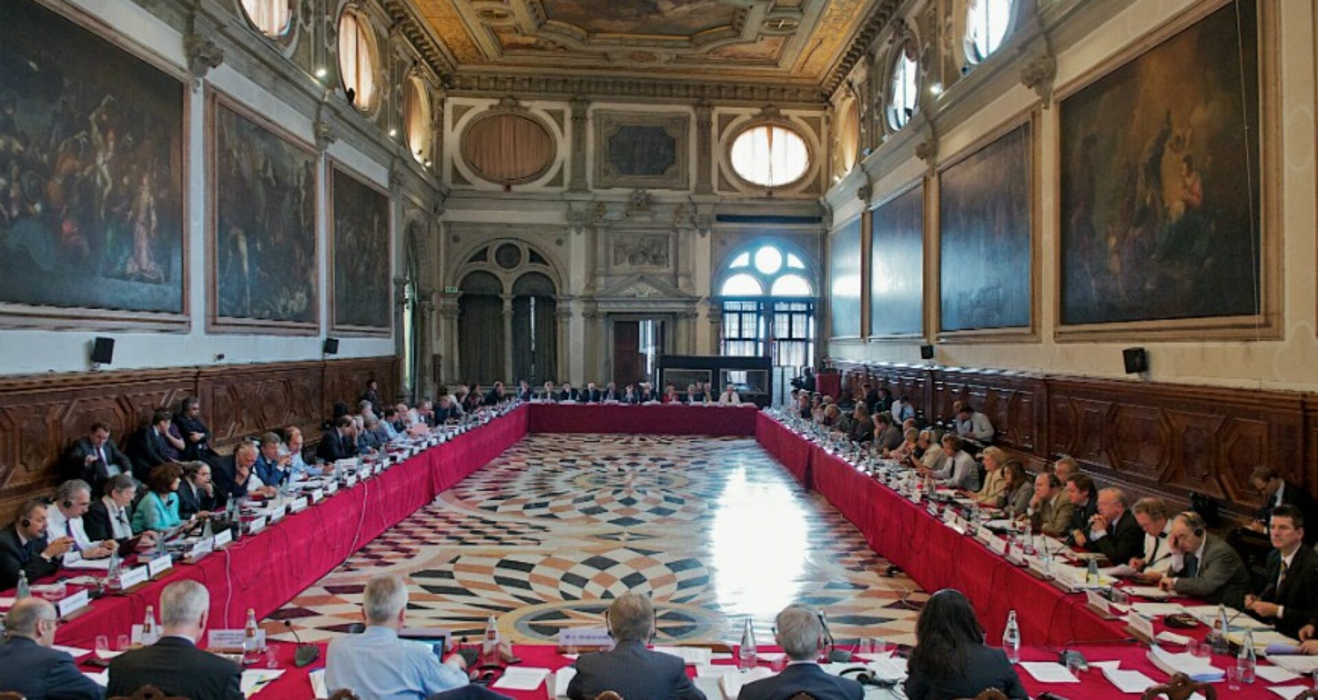 ALERTĂ! Comisia de la Veneția recomandă desființarea Secției Speciale!